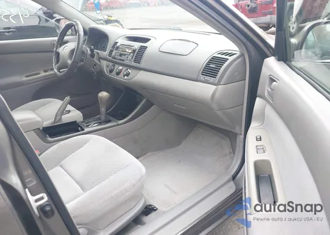 2003 Toyota Camry Le z USA, uszkodzony, nr VIN 4T1BE32K93U688485